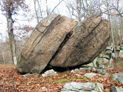 Split rock along the Kakiat Trail. Photo by Daniel Chazin.